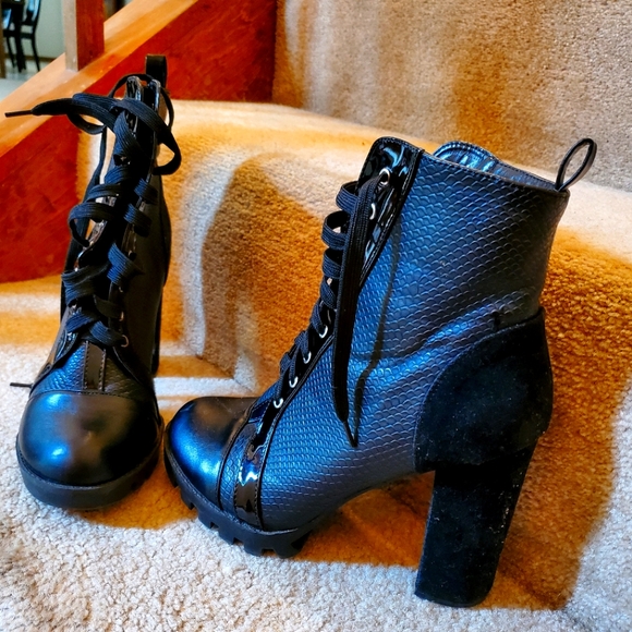 Cute sporty yet dressy boots! Features leather and suede for a must trendy look. - Picture 2 of 3